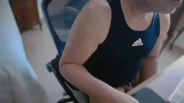 Snapshot of slzypvtpig chatting on 01-15-26, 06:22 slzypvtpig online show from 01-15-26, 06:22