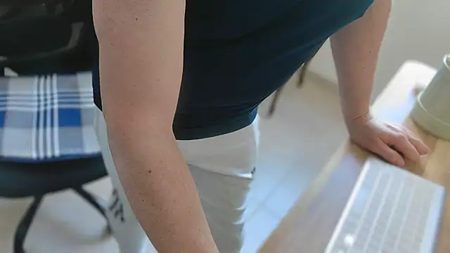 Snapshot of slzypvtpig chatting on 02-25-26, 07:34 slzypvtpig online show from 02-25-26, 07:34