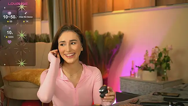 Snapshot of EmilyRaymont chatting on 03-11-25, 10:20 EmilyRaymont online show from 03-11-25, 10:20