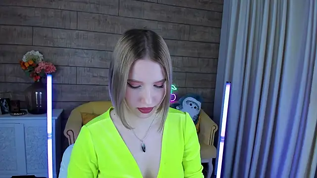 Snapshot of LiliLinn chatting on 01-28-25, 10:34 LiliLinn online show from 01-28-25, 10:34