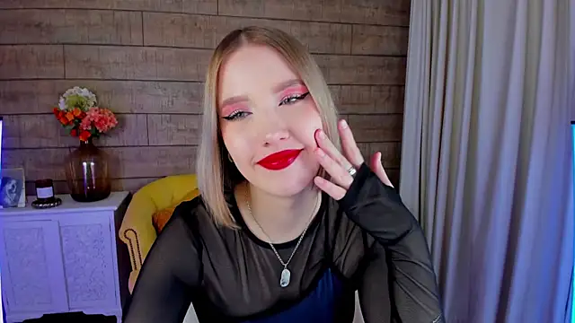 Snapshot of LiliLinn chatting on 02-04-25, 10:43 LiliLinn online show from 02-04-25, 10:43