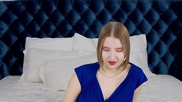 Snapshot of LiliLinn chatting on 02-07-25, 04:37 LiliLinn online show from 02-07-25, 04:37