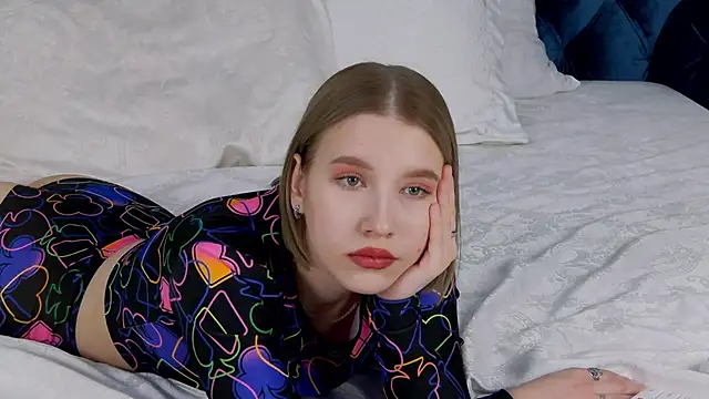 Snapshot of LiliLinn chatting on 02-07-25, 07:40 LiliLinn online show from 02-07-25, 07:40