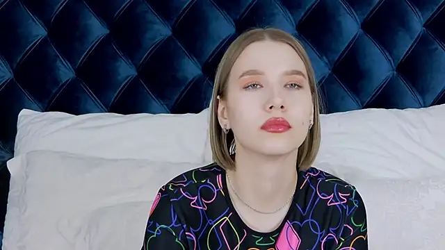 Snapshot of LiliLinn chatting on 02-07-25, 10:50 LiliLinn online show from 02-07-25, 10:50