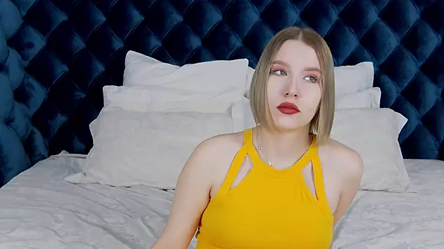 Snapshot of LiliLinn chatting on 02-08-25, 04:36 LiliLinn online show from 02-08-25, 04:36