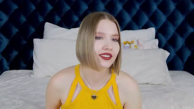 Snapshot of LiliLinn chatting on 02-08-25, 08:09 LiliLinn online show from 02-08-25, 08:09