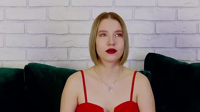 Snapshot of LiliLinn chatting on 02-10-25, 06:20 LiliLinn online show from 02-10-25, 06:20