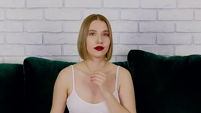 Snapshot of LiliLinn chatting on 02-10-25, 12:29 LiliLinn online show from 02-10-25, 12:29