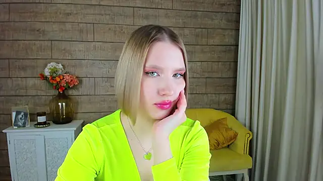 Snapshot of LiliLinn chatting on 02-12-25, 10:35 LiliLinn online show from 02-12-25, 10:35