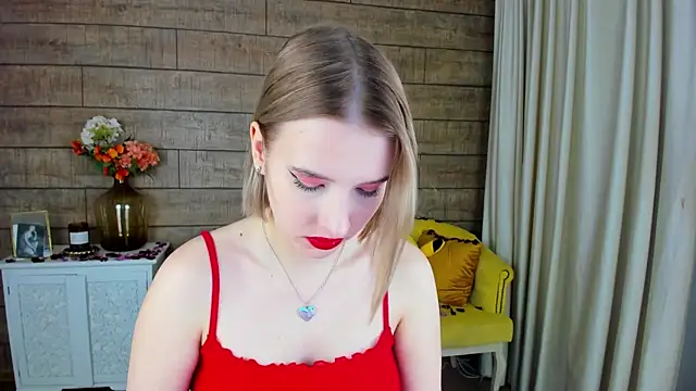 Snapshot of LiliLinn chatting on 02-14-25, 08:10 LiliLinn online show from 02-14-25, 08:10