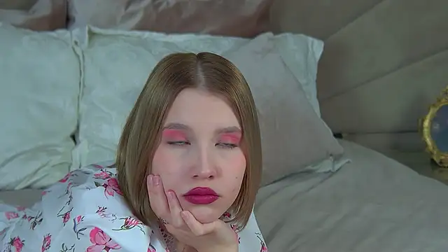 Snapshot of LiliLinn chatting on 02-17-25, 04:53 LiliLinn online show from 02-17-25, 04:53