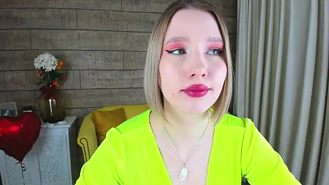 Snapshot of LiliLinn chatting on 02-19-25, 11:17 LiliLinn online show from 02-19-25, 11:17