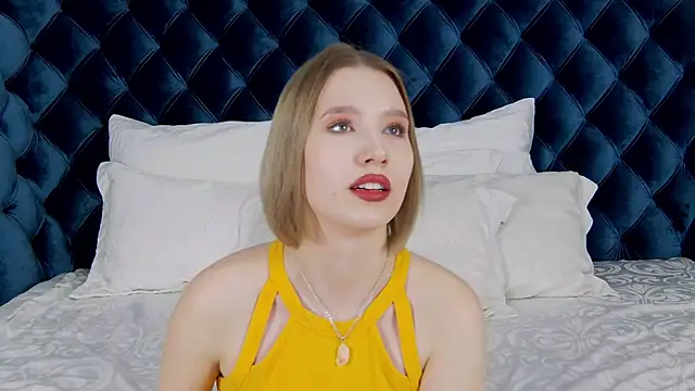 Snapshot of LiliLinn chatting on 02-21-25, 11:01 LiliLinn online show from 02-21-25, 11:01