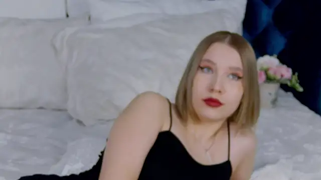 Snapshot of LiliLinn chatting on 02-27-25, 08:06 LiliLinn online show from 02-27-25, 08:06