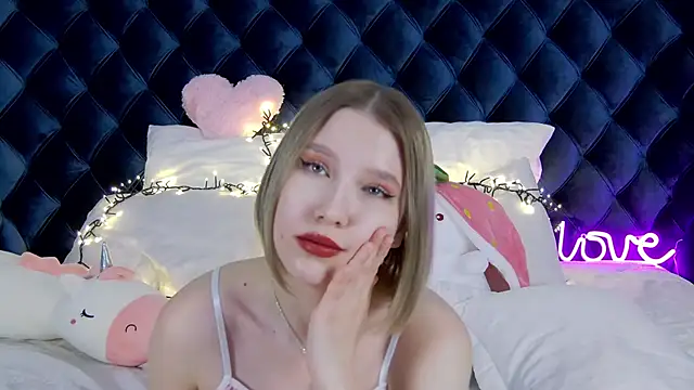 Snapshot of LiliLinn chatting on 03-03-25, 01:53 LiliLinn online show from 03-03-25, 01:53