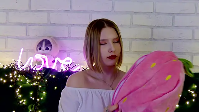 Snapshot of LiliLinn chatting on 03-04-25, 11:08 LiliLinn online show from 03-04-25, 11:08