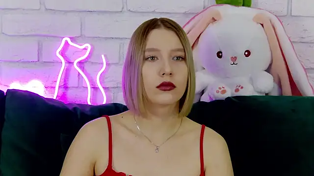 Snapshot of LiliLinn chatting on 03-10-25, 05:00 LiliLinn online show from 03-10-25, 05:00