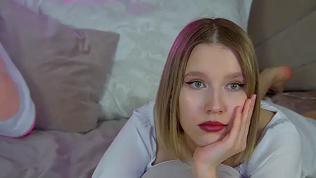 Snapshot of LiliLinn chatting on 03-11-25, 11:01 LiliLinn online show from 03-11-25, 11:01