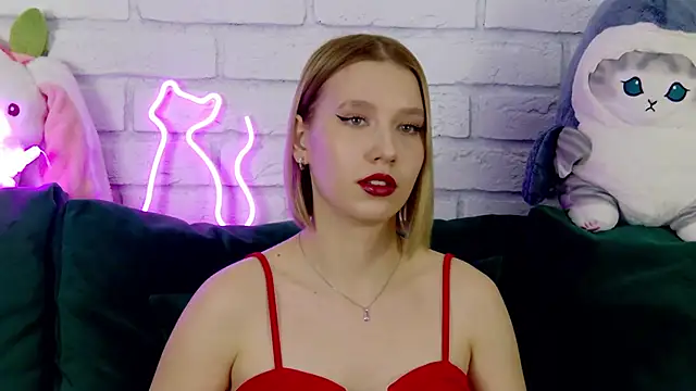 Snapshot of LiliLinn chatting on 03-12-25, 08:30 LiliLinn online show from 03-12-25, 08:30