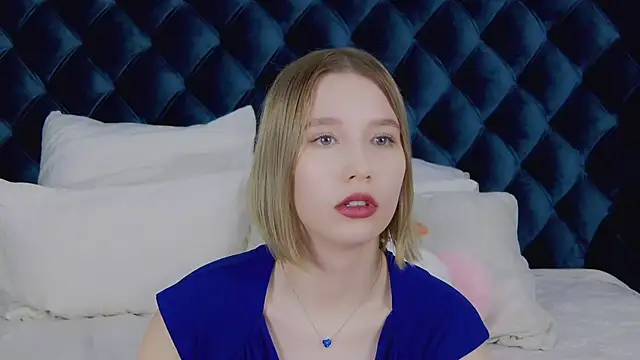 Snapshot of LiliLinn chatting on 03-14-25, 08:10 LiliLinn online show from 03-14-25, 08:10