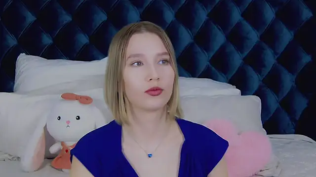 Snapshot of LiliLinn chatting on 03-14-25, 11:12 LiliLinn online show from 03-14-25, 11:12