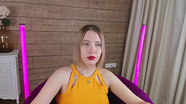 Snapshot of LiliLinn chatting on 03-15-25, 02:12 LiliLinn online show from 03-15-25, 02:12