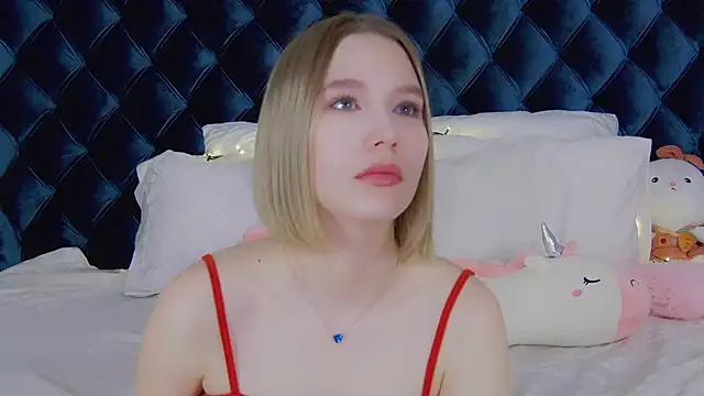 Snapshot of LiliLinn chatting on 03-19-25, 04:57 LiliLinn online show from 03-19-25, 04:57