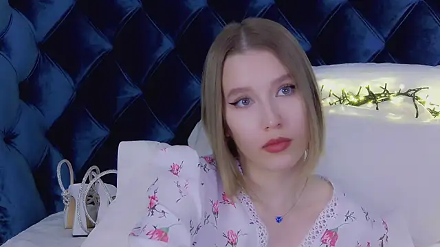 Snapshot of LiliLinn chatting on 03-19-25, 11:39 LiliLinn online show from 03-19-25, 11:39