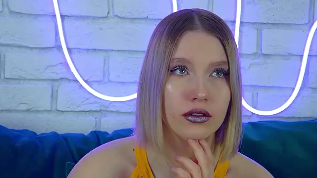 Snapshot of LiliLinn chatting on 03-21-25, 08:06 LiliLinn online show from 03-21-25, 08:06