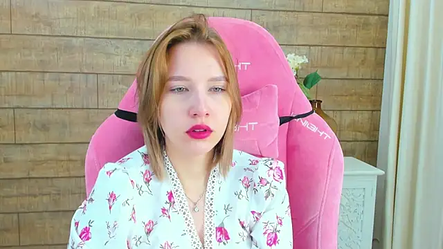 Snapshot of LiliLinn chatting on 09-09-25, 04:23 LiliLinn online show from 09-09-25, 04:23