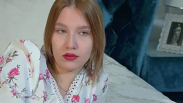 Snapshot of LiliLinn chatting on 09-13-25, 04:23 LiliLinn online show from 09-13-25, 04:23