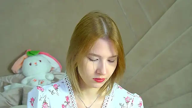 Snapshot of LiliLinn chatting on 09-17-25, 04:14 LiliLinn online show from 09-17-25, 04:14