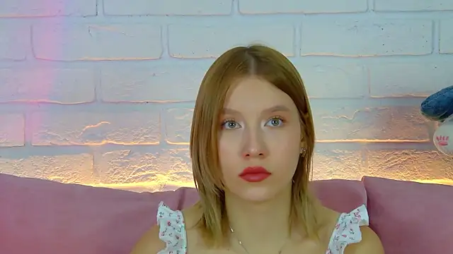 Snapshot of LiliLinn chatting on 10-07-25, 04:42 LiliLinn online show from 10-07-25, 04:42