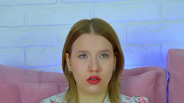 Snapshot of LiliLinn chatting on 10-09-25, 04:43 LiliLinn online show from 10-09-25, 04:43