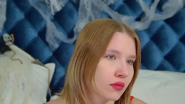 Snapshot of LiliLinn chatting on 10-25-25, 04:09 LiliLinn online show from 10-25-25, 04:09