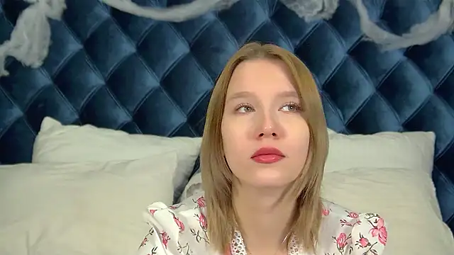 Snapshot of LiliLinn chatting on 11-03-25, 04:36 LiliLinn online show from 11-03-25, 04:36