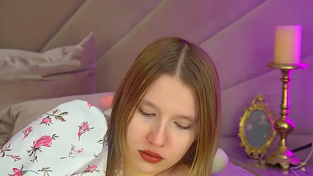 Snapshot of LiliLinn chatting on 11-11-25, 04:34 LiliLinn online show from 11-11-25, 04:34