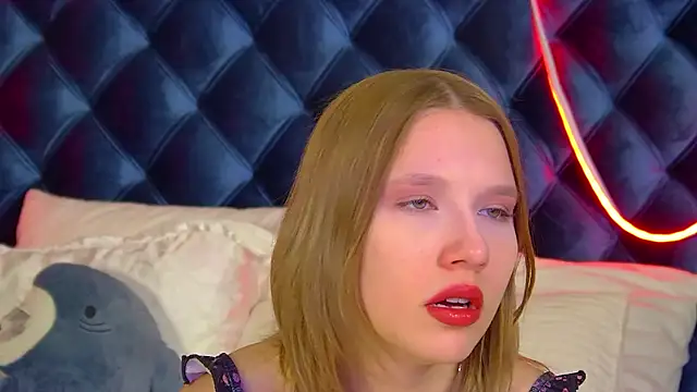 Snapshot of LiliLinn chatting on 11-24-25, 04:56 LiliLinn online show from 11-24-25, 04:56