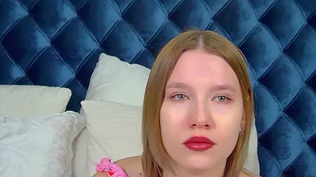 Snapshot of LiliLinn chatting on 11-28-25, 04:37 LiliLinn online show from 11-28-25, 04:37