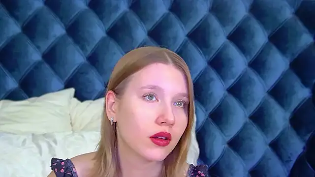 Snapshot of LiliLinn chatting on 11-29-25, 04:59 LiliLinn online show from 11-29-25, 04:59