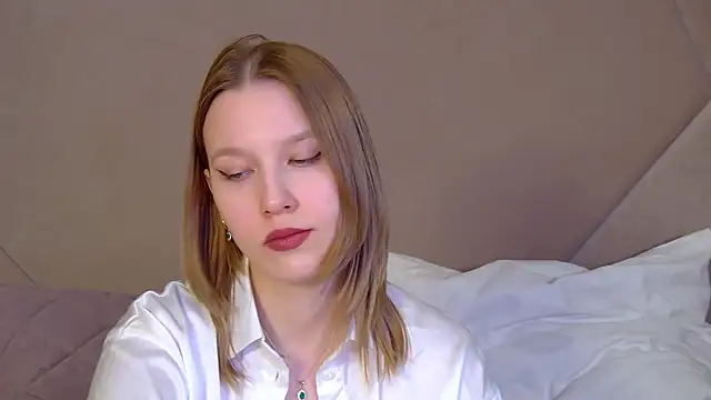 LiliLinn online show from 04-11-26, 07:45