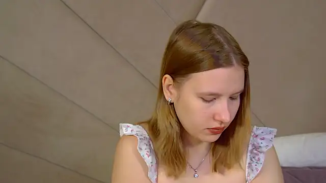 LiliLinn online show from 06-19-26, 04:28
