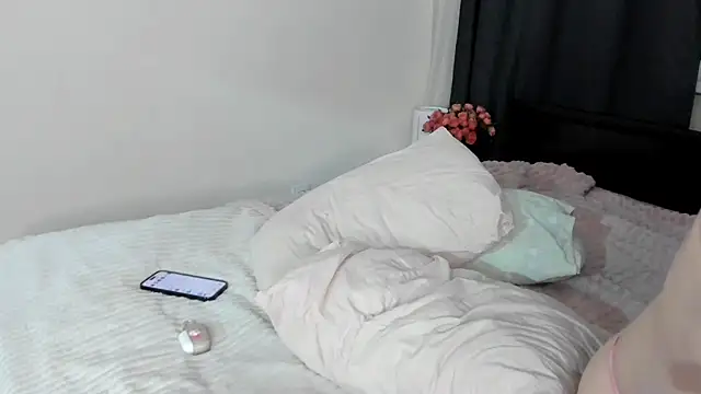 elliemintlover online show from 12-17-24, 05:58