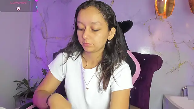 Snapshot of katy_sweet19 chatting on 06-09-26, 10:38 katy sweet19 online show from 06-09-26, 10:38