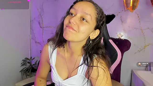 Snapshot of katy_sweet19 chatting on 06-15-26, 11:01 katy sweet19 online show from 06-15-26, 11:01
