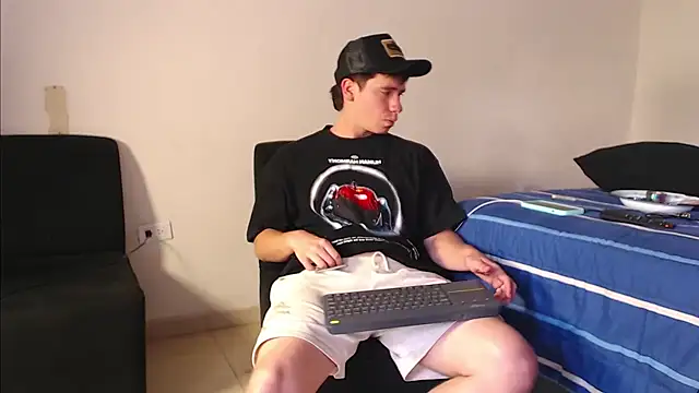 Snapshot of harry_greg21 chatting on 10-17-25, 09:17 harry greg21 online show from 10-17-25, 09:17