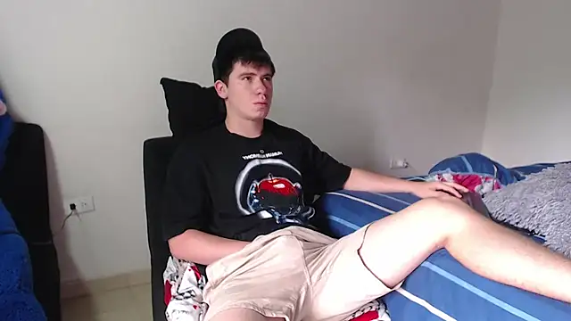 Snapshot of harry_greg21 chatting on 10-27-25, 01:04 harry greg21 online show from 10-27-25, 01:04