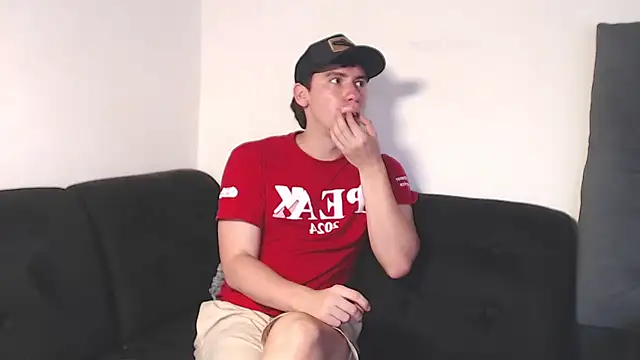 Snapshot of harry_greg21 chatting on 10-29-25, 04:09 harry greg21 online show from 10-29-25, 04:09