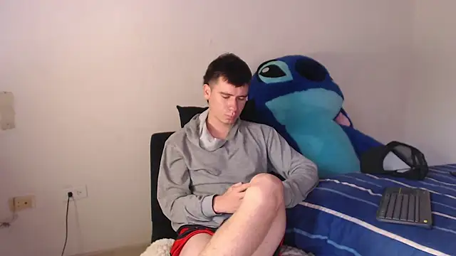 Snapshot of harry_greg21 chatting on 11-10-25, 02:27 harry greg21 online show from 11-10-25, 02:27