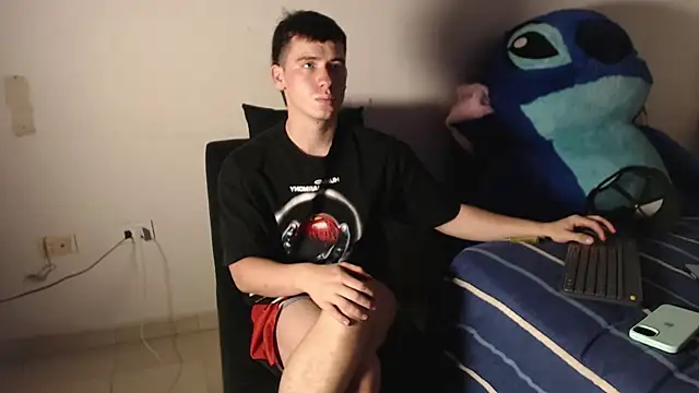 Snapshot of harry_greg21 chatting on 11-11-25, 02:33 harry greg21 online show from 11-11-25, 02:33